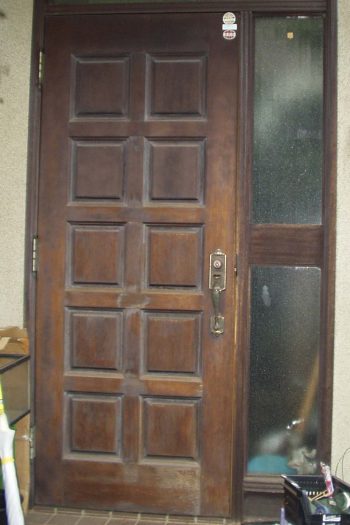 木製玄関扉の塗替について